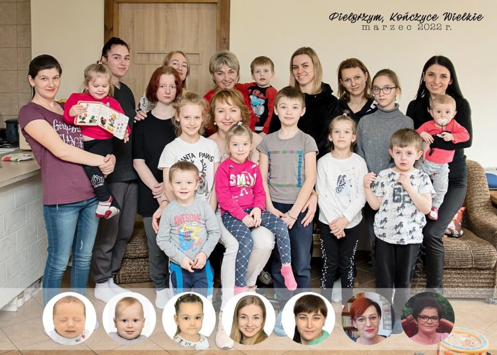 grupa ukraińskich kobiet z dziećmi