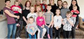 grupa ukraińskich kobiet z dziećmi