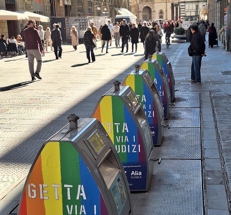 Florencja - Via del Martelli, tęczowe wrzutnie